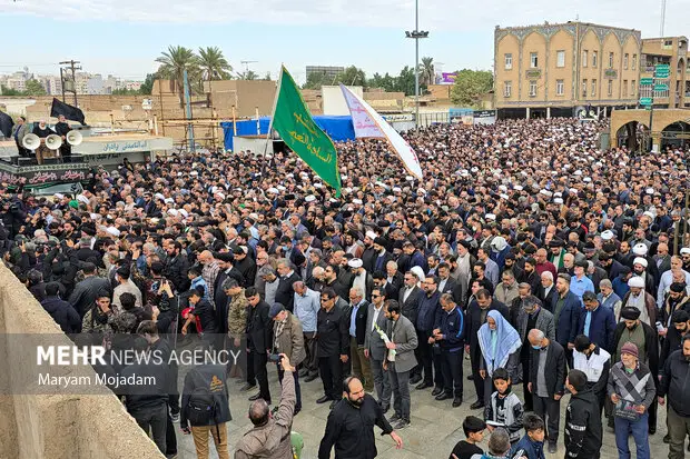 اقامه نماز بر پیکر آیت الله شفیعی