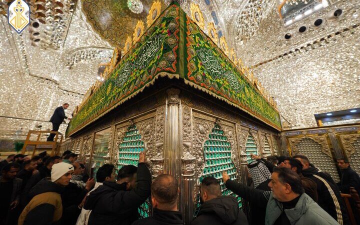 پخت کیک ۲۰۰ متری و گل آرایی حرم کاظمین به مناسبت ولادت امام جواد(ع)