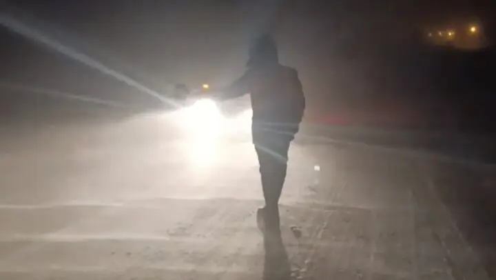 تلاش شبانه‌روزی راهداران برای بازگشایی مسیر گردنه خوش‌ییلاق شاهرود