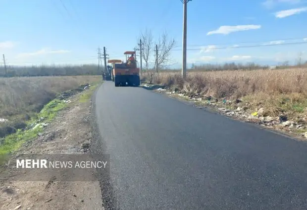 علی اکبری: فاز دوم روکش آسفالت راه روستایی شالکوه در رشت اجرایی شد