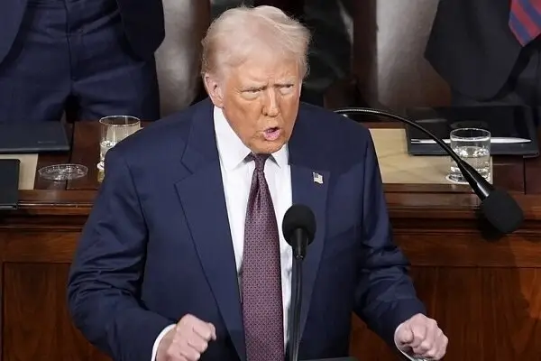 بیش از نیمی از آمریکایی‌ها از عملکرد ترامپ ناراضی‌اند