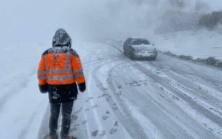 تردد در گردنه‌های چری و شاه منصوری فقط با زنجیرچرخ امکان‌پذیر است