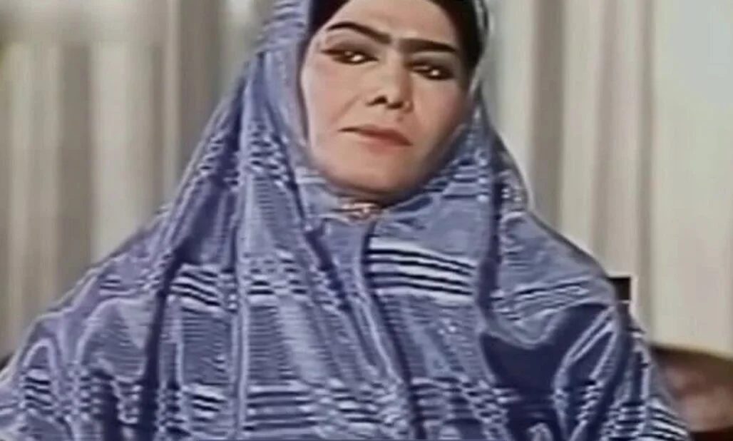 قاب تاریخ |  فخری خوروش در ۴۵ سالگی و در کنار عزت‌الله انتظامی