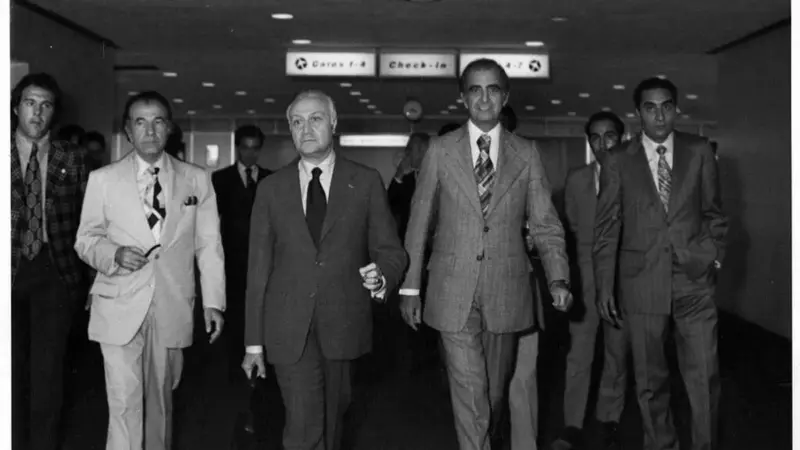 شگفتی‌های انتخابات پهلوی؛ نمایندگانی که حتی از نمایندگی خود بی‌خبر بودند!