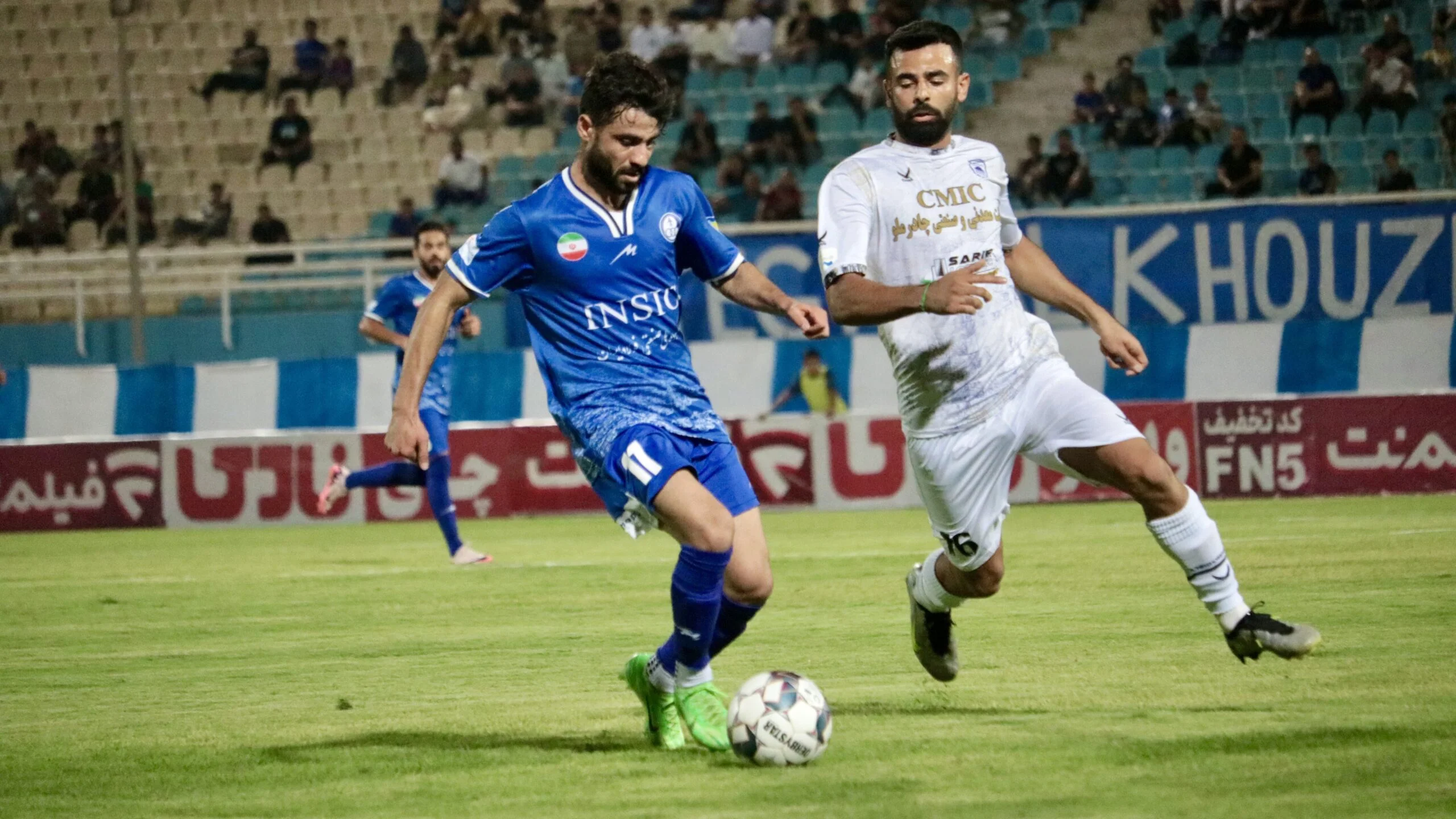 چادرملو در کورس قهرمانی؛ استقلال خوزستان در آستانه سقوط؟