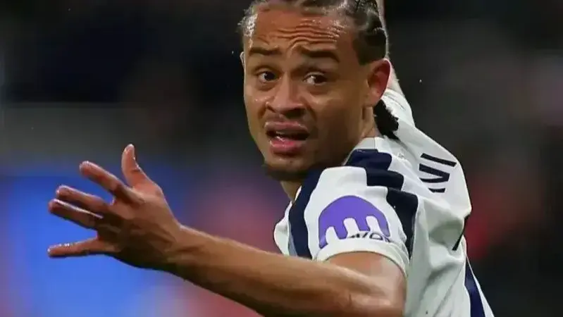 چرا ژاوی سیمونز، ستاره ۶۵ میلیون یورویی تاتنهام، در لیگ برتر گم شده است؟