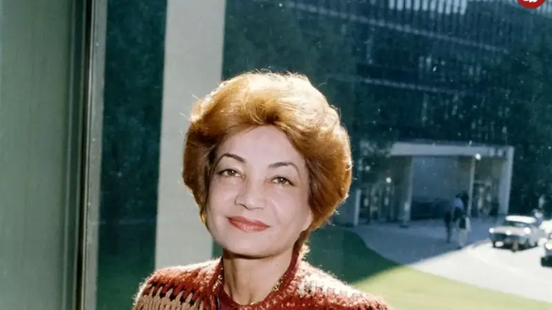 تصویری نادر از اشرف پهلوی 35 ساله در حال سواری بر اسب؛ سفری به سال 1332!