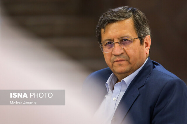 عبدالناصر همتی به‌عنوان چهره ماندگار صنعت بیمه ۱۴۰۴ انتخاب شد!