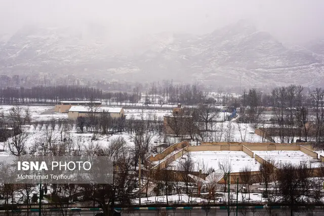 تلاش نفس‌گیر ۱۰۰ تیم راهداری برای برف‌روبی ۹۲۰۰ کیلومتر از جاده‌های برفی اصفهان!
