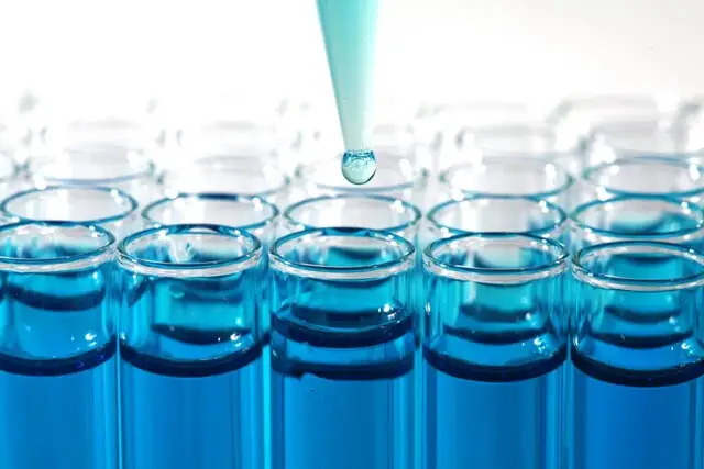 بومی‌سازی شگفت‌انگیز بیش از ۵۰ ماده حیاتی شیمیایی در جهاد دانشگاهی؛ گامی بزرگ به سوی خودکفایی علمی!