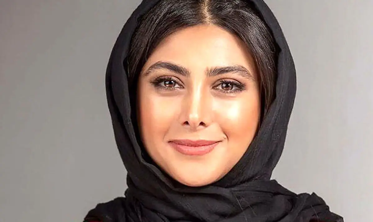 آزاده صمدی با استایل کلاسیک در اصفهان همه نگاه‌ها را به خود خیره کرد!