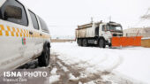 یخبندان سنگین و برف پاییزی در تفت؛ جاده‌ها همچنان باز ماندند!