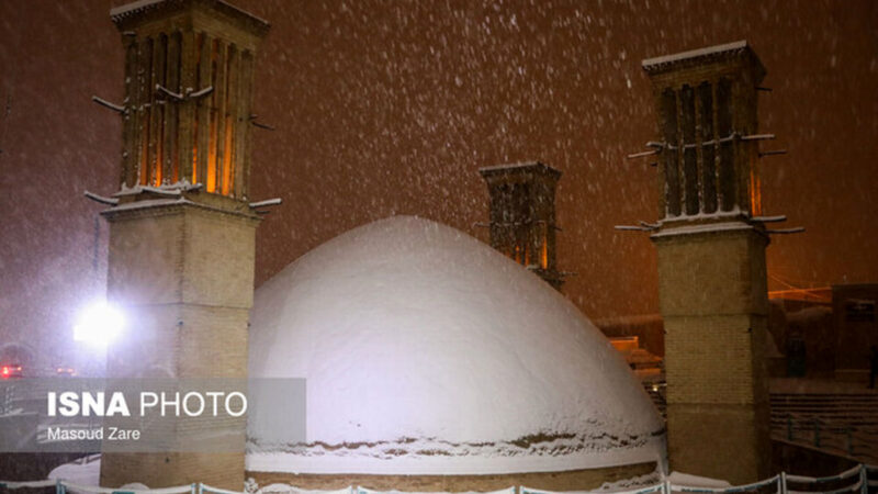 یزد در سرمای بی‌سابقه؛ برف پاییزی مناطق ییلاقی را سفیدپوش کرد!