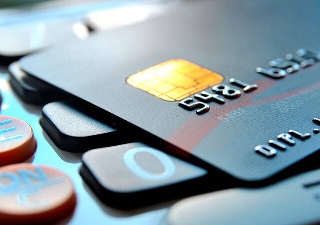 کشف ۱۵۰ فقره کلاهبرداری و محموله بزرگ دخانیات قاچاق در قزوین؛ پلیس چگونه متهمان را شناسایی کرد؟