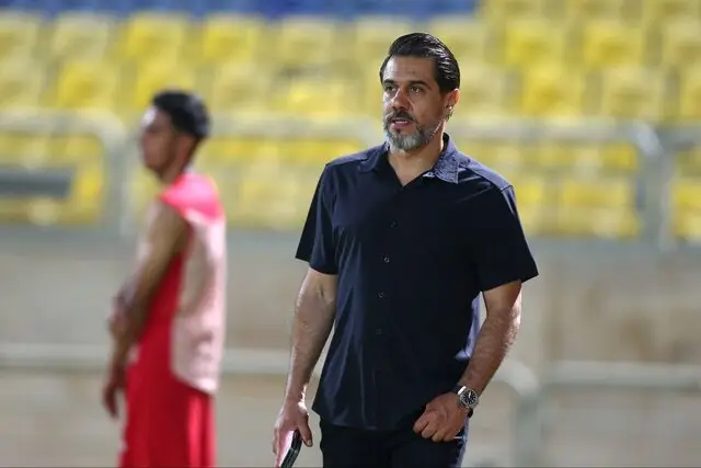 پیروانی: وقتی کل استادیوم علیه سرپرست فریاد می‌زند!