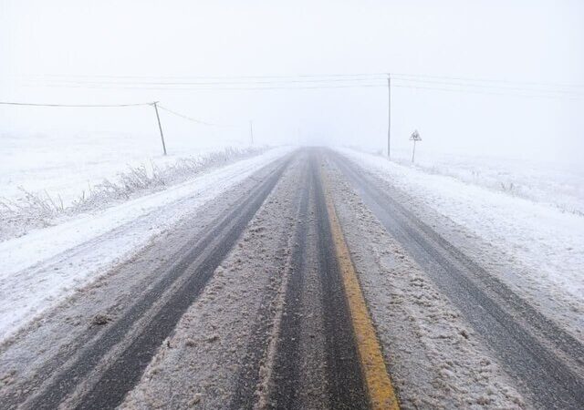بارش برف، باران و تگرگ در ۷ محور فارس؛ هشدار جدی برای مه‌گرفتگی شدید در راه‌ها