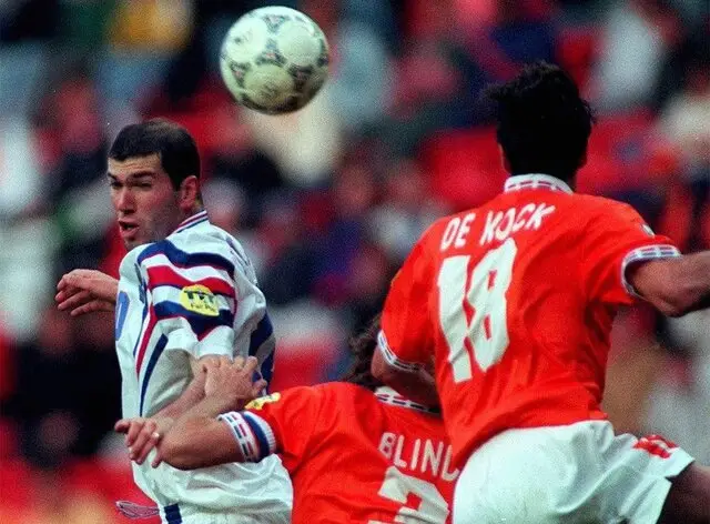 زیدان چگونه در جام جهانی تاریخ‌ساز شد؟ نگاهی به تمام گل‌های جاودانه‌اش