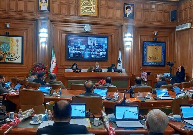 بحران پارکینگ در تهران به اوج رسید؛ راهکار محلول پاشی معابر چقدر موثر است؟