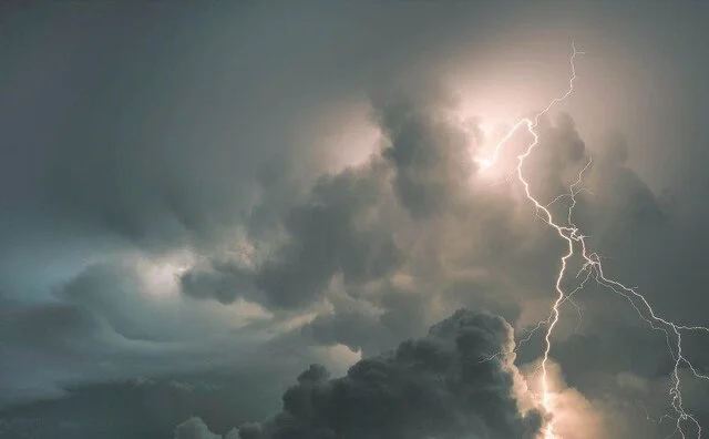 آماده‌باش بی‌سابقه دستگاه‌های یزد در برابر هشدار نارنجی؛ لحظه‌شماری برای مقابله با بحران جوی