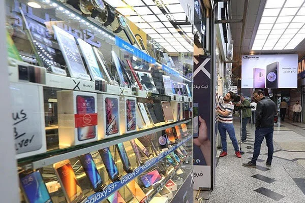 بازار موبایل در بحران رکود؛ چرا مردم سراغ گوشی دست‌دوم و تعمیرات رفته‌اند؟