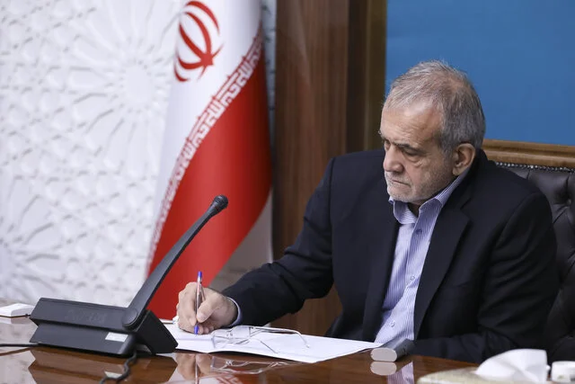 پزشکیان با پیامی احساسی روز زن را به همه زنان مهربان ایران تبریک گفت