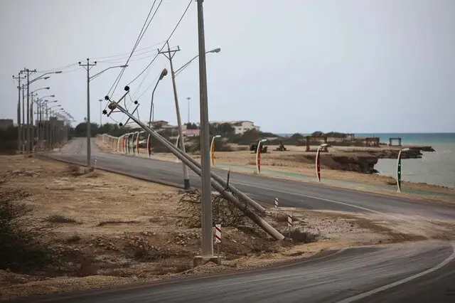 طوفان سهمگین بوشهر ۱۳۱ میلیارد تومان برق را به تاریکی برد!