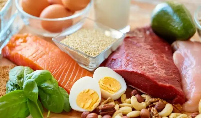 نشانه‌های نگران‌کننده کمبود پروتئین که بدن شما را آرام آرام می‌بلعد!