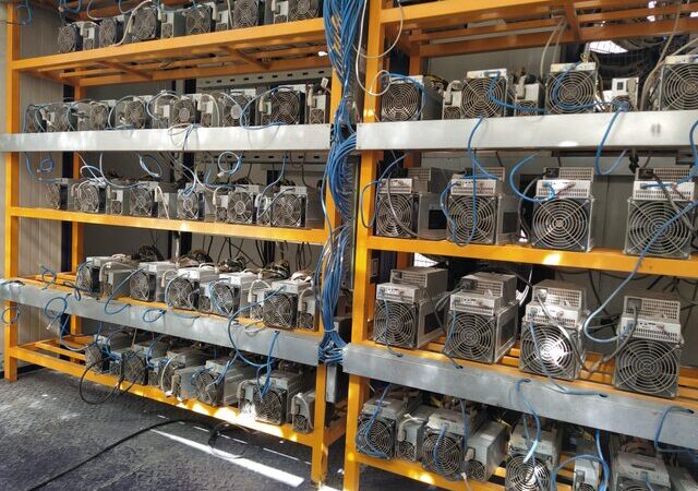 شکار ۴۵۳ دستگاه استخراج غیرمجاز رمز ارز در فارس؛ سامانه پیامکی برای گزارش‌های مردمی فعال شد!