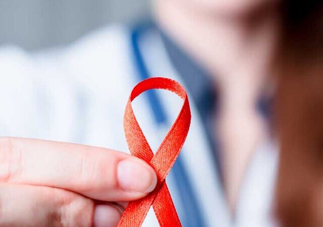 زندگی با HIV مثبت؛ واقعیتی که باید بدانید!