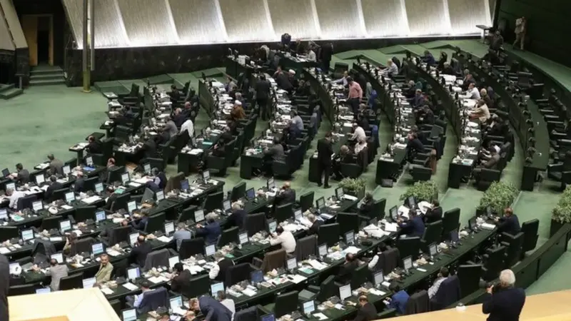 ۳۸ نماینده مجلس به رئیس‌جمهور تذکر دادند؛ اجرای فوری ساماندهی کارکنان دولت در دستور کار!