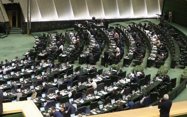 ۳۸ نماینده مجلس به رئیس‌جمهور تذکر دادند: اجرای فوری ساماندهی کارکنان دولت حیاتی است!