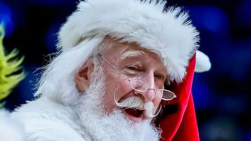 ورود شگفت‌انگیز بابانوئل با هلی‌کوپتر به آبادان در سال ۱۳۴۰؛ ماجرایی فراموش‌نشدنی!