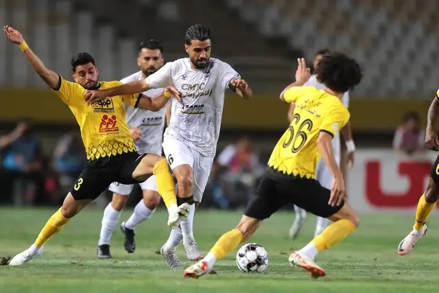 رویارویی جنجالی صدرنشین با شگفتی‌ساز لیگ در بازی سرنوشت‌ساز نیم‌فصل!