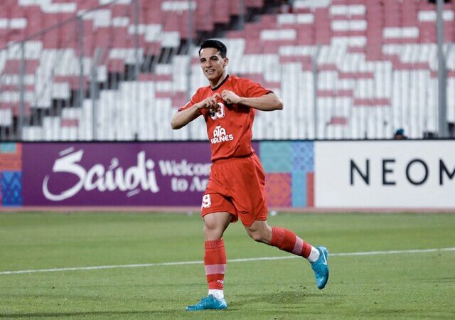 حسین‌زاده از کیفیت چمن گفت: وقتی اشک ریختم همه احساساتم فوران کرد!