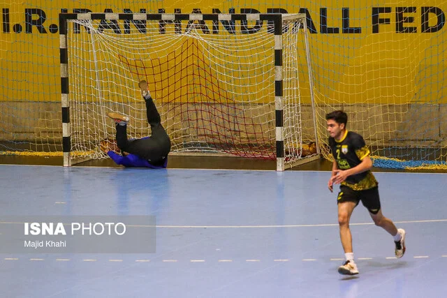 شکست تلخ سپاهان در کازرون و پیروزی غرورآفرین سپاهان‌نوین در اصفهان؛ نبردی نفس‌گیر در لیگ هندبال!