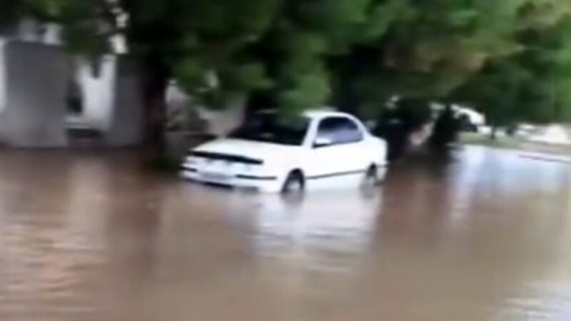 کیش درگیر سیلاب شد؛ هشدار قرمز هواشناسی برای ساکنان و گردشگران