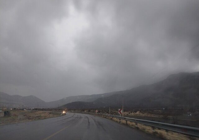باران و برف ۱۵ محور فارس را فرا گرفت؛ کدام جاده‌ها خطرناک شدند؟