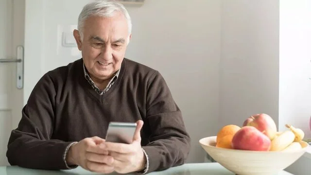 چطور فعالیت بدنی آنلاین، سلامت روان سالمندان را متحول می‌کند؟