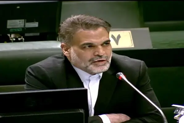 نماینده همدان هشدار داد: با رفتارهای کنونی، بانوان را علیه خود برمی‌انگیزیم!