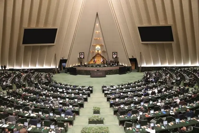 مجلس وارد بازی نوسانات ارز شد؛ کالابرگ الکترونیکی به کدام سو می‌رود؟