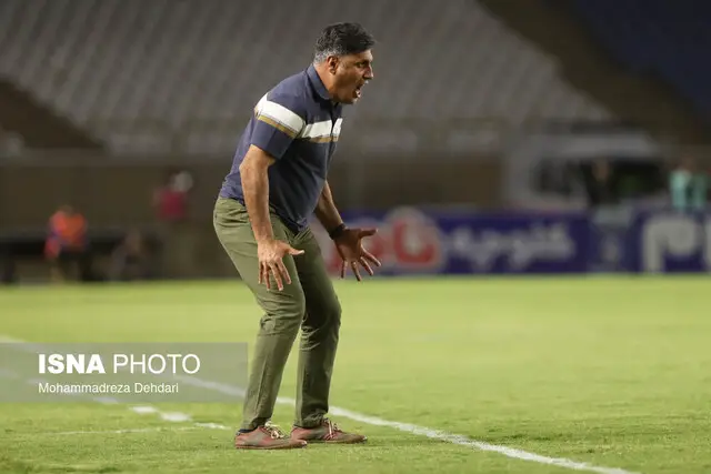 فریادهای جنجالی خلیفه‌اصل بر سر عارف رستمی در زمین بازی؛ قهر ناگهانی بازیکن چه بود؟