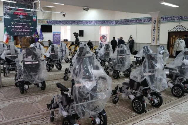توزیع ۸۰ ویلچر برقی و ۱۰۰ جهیزیه در میان مددجویان بهزیستی خراسان شمالی