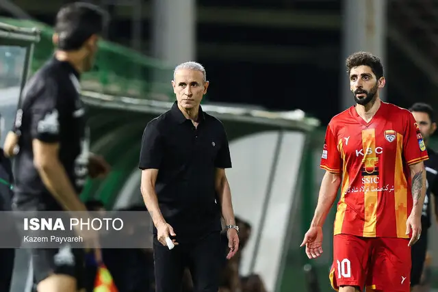 واکنش جنجالی عسکری به شعار هواداران فولاد؛ بوسه‌ای که همه را شوکه کرد!