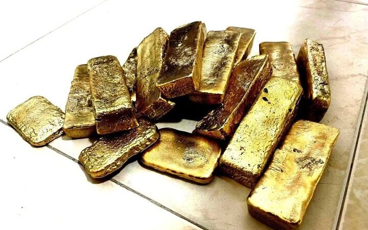 رئیس اتحادیه طلا کرمانشاه هشدار داد: خرید و فروش هیجانی طلا می‌تواند جیب شما را خالی کند!