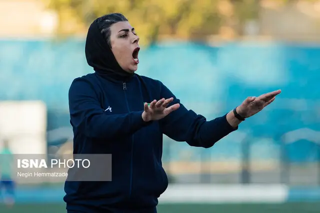 زمین چمن اختصاصی فوتبال بانوان کرمانشاه ۱۰ سال است در انتظار تعمیر؛ آقایان همچنان اولویت دارند!
