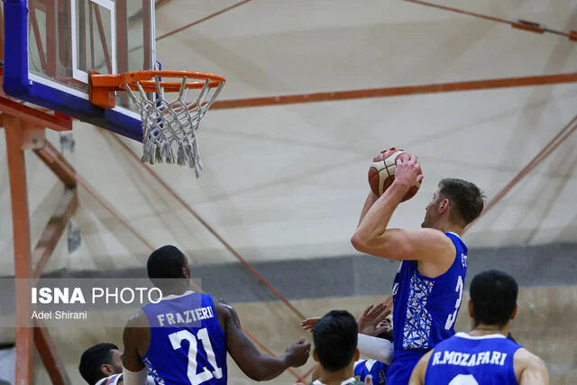استقلال و شهرداری گرگان با پیروزی در معوقه‌های لیگ بسکتبال، صدرنشینی را حفظ کردند!