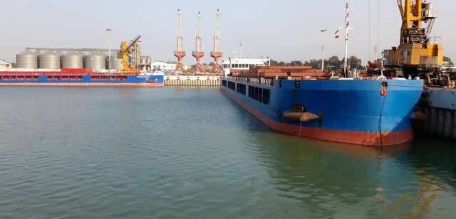 ورود دو کشتی حامل بیش از ۱۰ هزار تن گندم به بندر امیرآباد مازندران؛ تحولی بزرگ در تأمین آذوقه استان