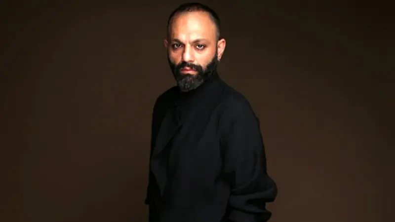 استایل بی‌سابقه صابر ابر با طاووس روی دوش که همه را شگفت‌زده کرد!