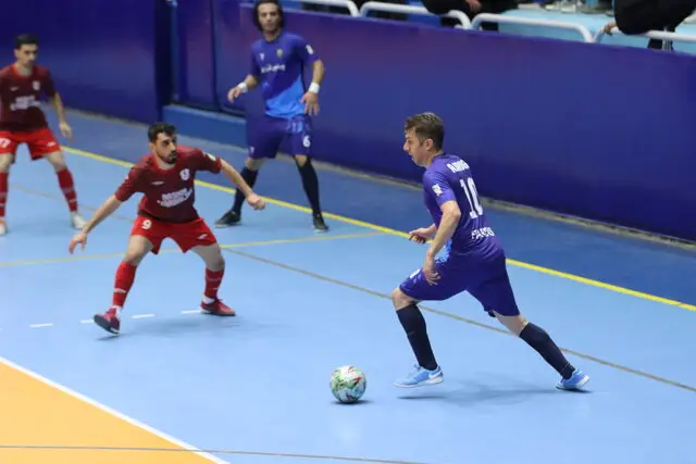 دیدار حساس فوتسال پردیس و پالایش نفت به‌دلیل هوای نامساعد لغو شد!