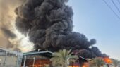 آتش‌سوزی مهیب در شهرک صنعتی فولاد اشکذر؛ سه کارخانه در شعله‌های آتش گرفتار شدند